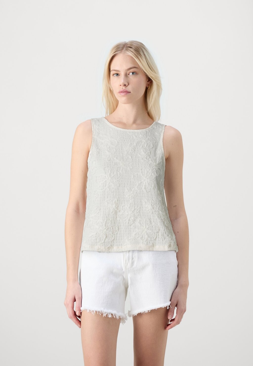 

Топ VMJUNE DETAIL Vero Moda, кремовый
