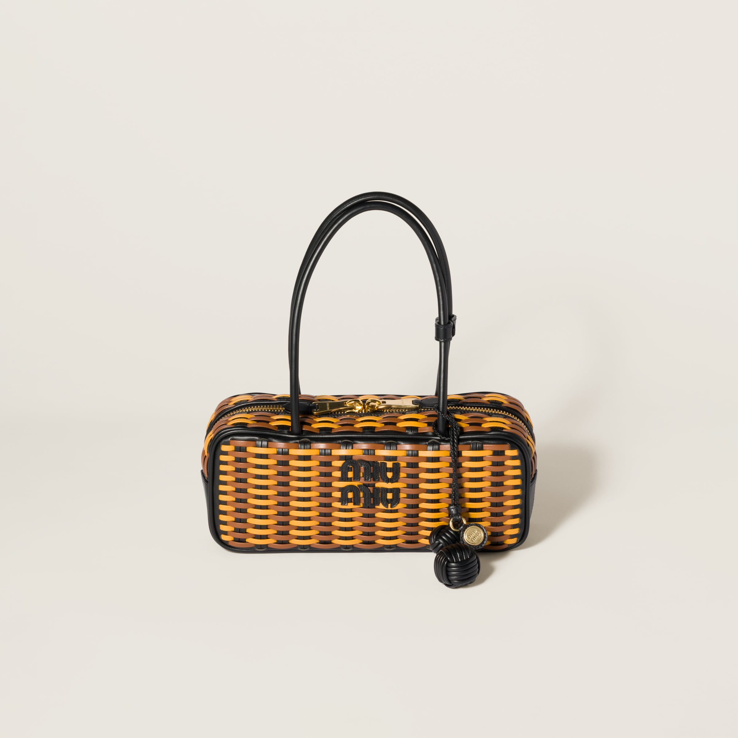 

Кожаная сумка beau MIU MIU, черный/коньячный/охра