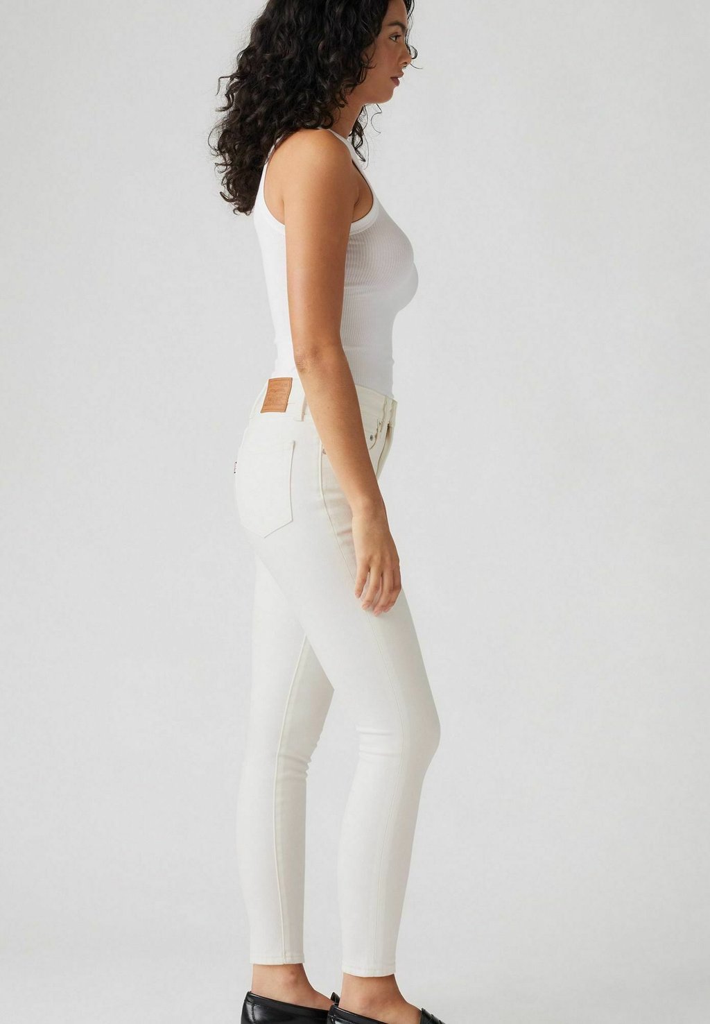 Джинсы скинни HIGH RISE SKINNY Levi's, бежевый — фото 4