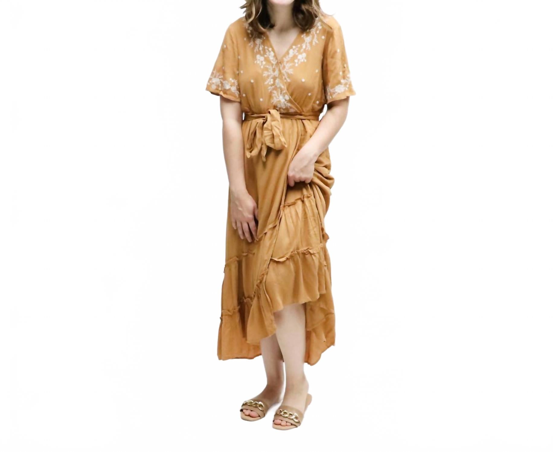 

Цветочное платье миди-макси с рюшами и вышивкой в терракотовом и кремовом цветах Polagram