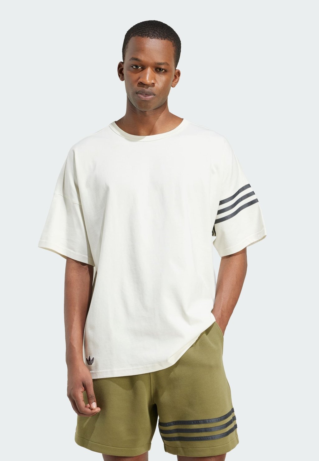 

Футболка с принтом NEU C TEE Adidas Originals, кремовый
