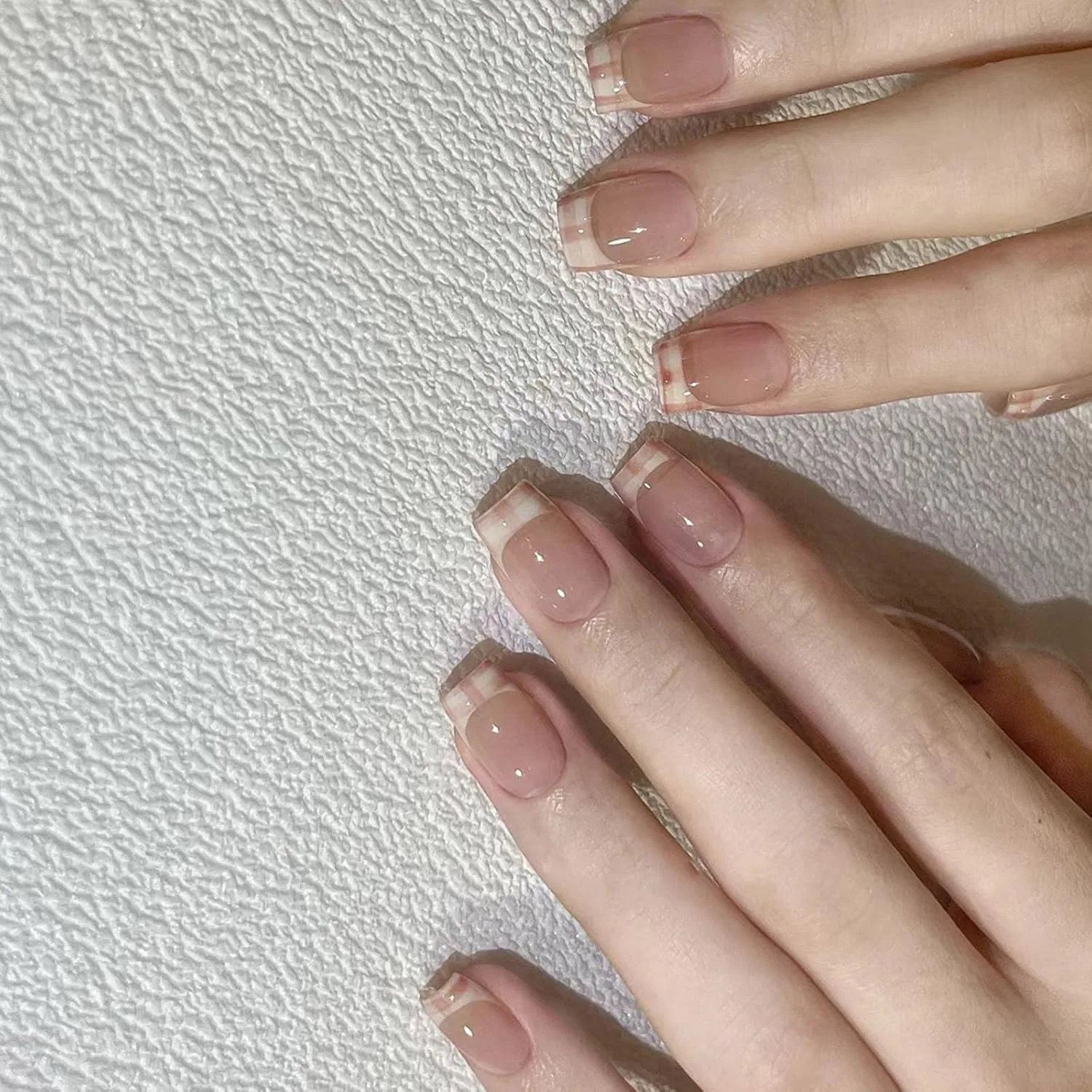 Короткие накладные ногти «балерина» с французским кончиком ‎Meaktsmi