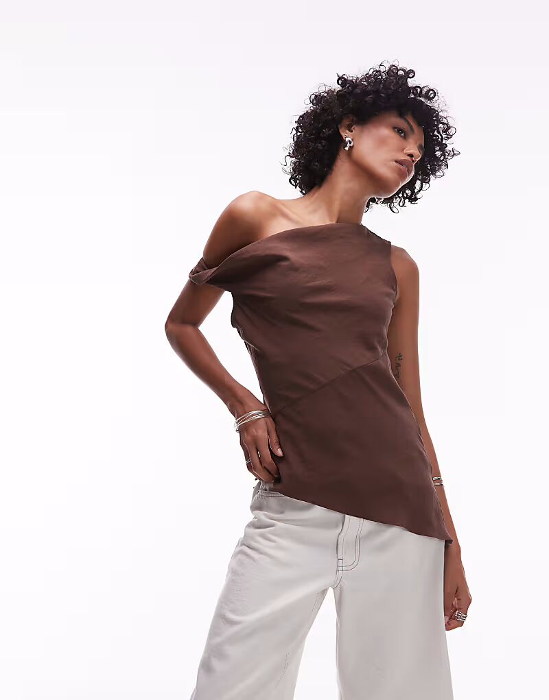 

Супермягкий асимметричный топ Topshop Cupro Twist в коричневом цвете
