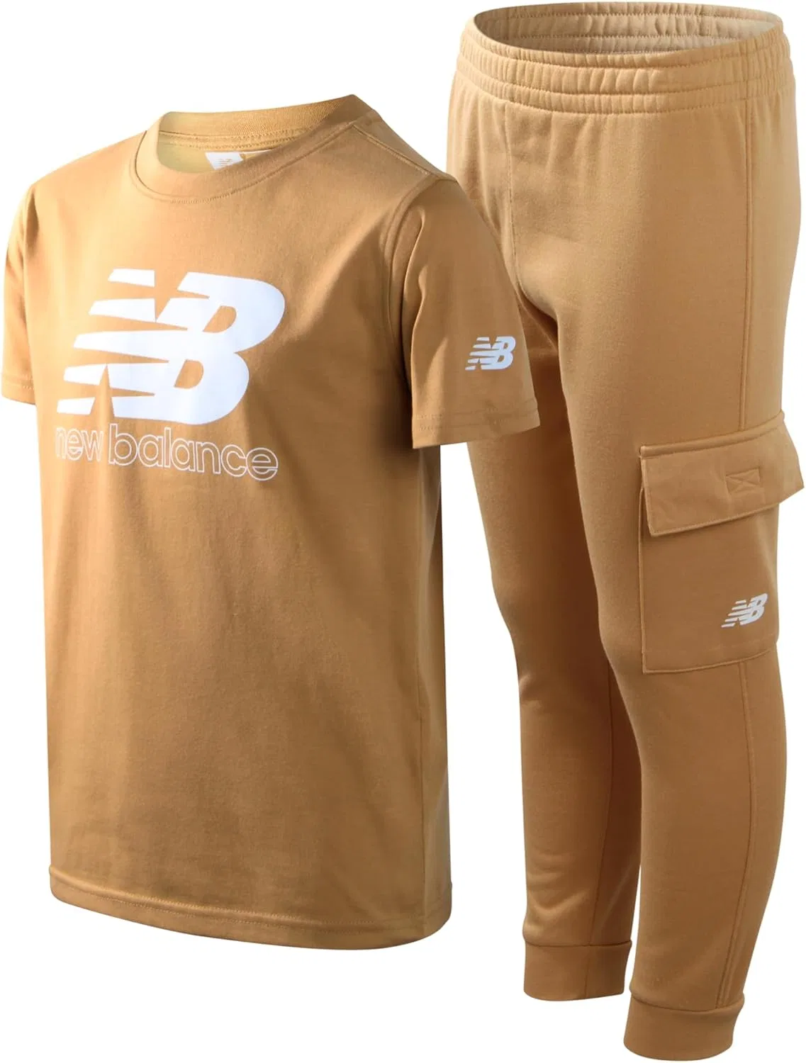 Комплект спортивных штанов New Balance для мальчиков - 2 предмета: пуловер, футболка с графическим принтом и спортивные штаны. Детский спортивный комплект, хаки