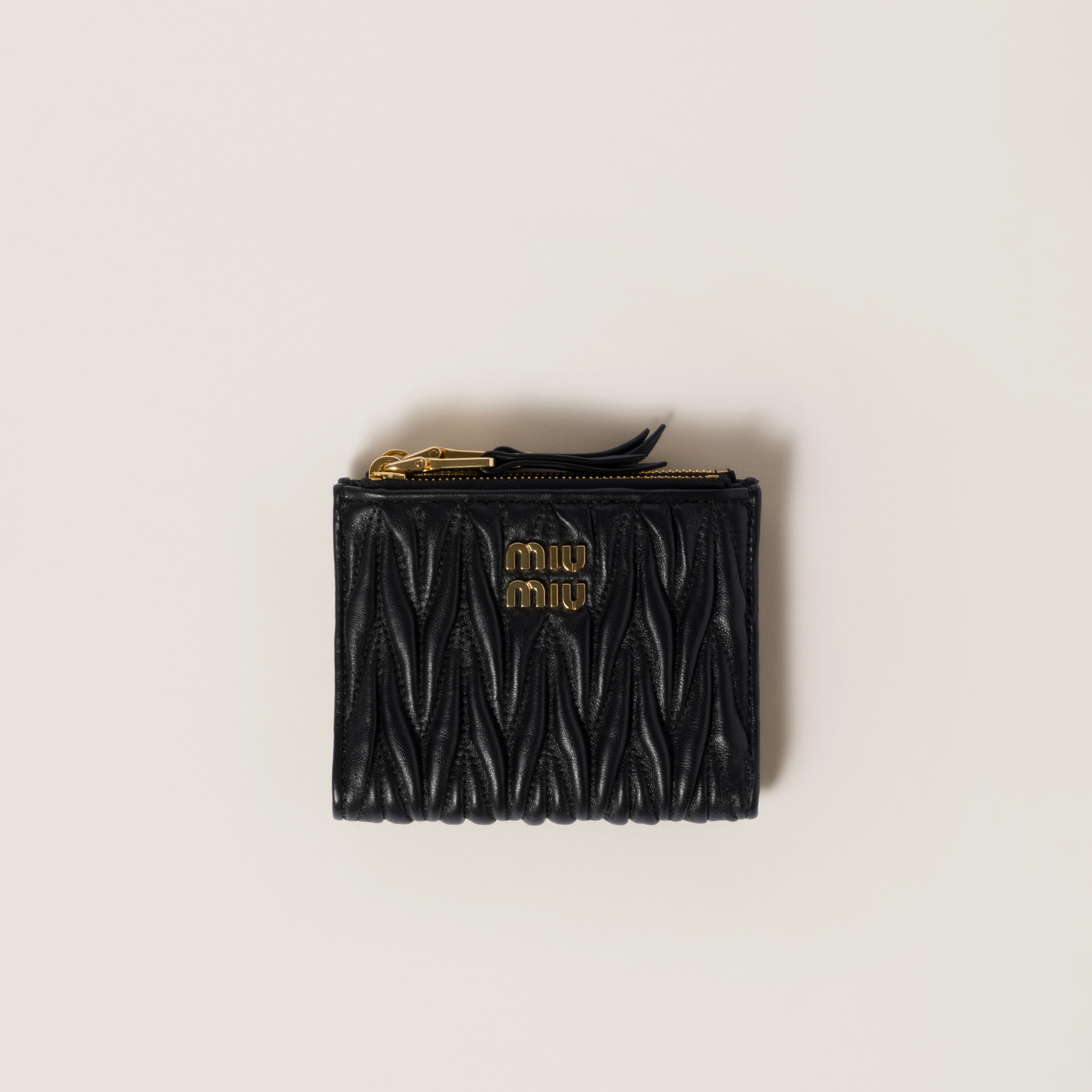 

Маленький кошелек из напповой кожи мателассе MIU MIU, черное