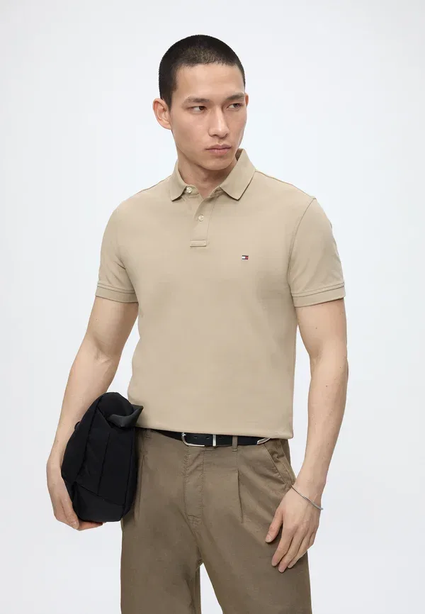 Футболка поло Tommy Hilfiger 1985 Regular Polo Core Essentials, цвет батик-хаки — фото 4