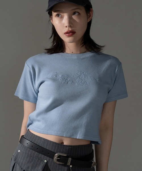 

Футболка укороченная, с ребристым принтом и пигментированным рисунком Apres jour mignon, синяя