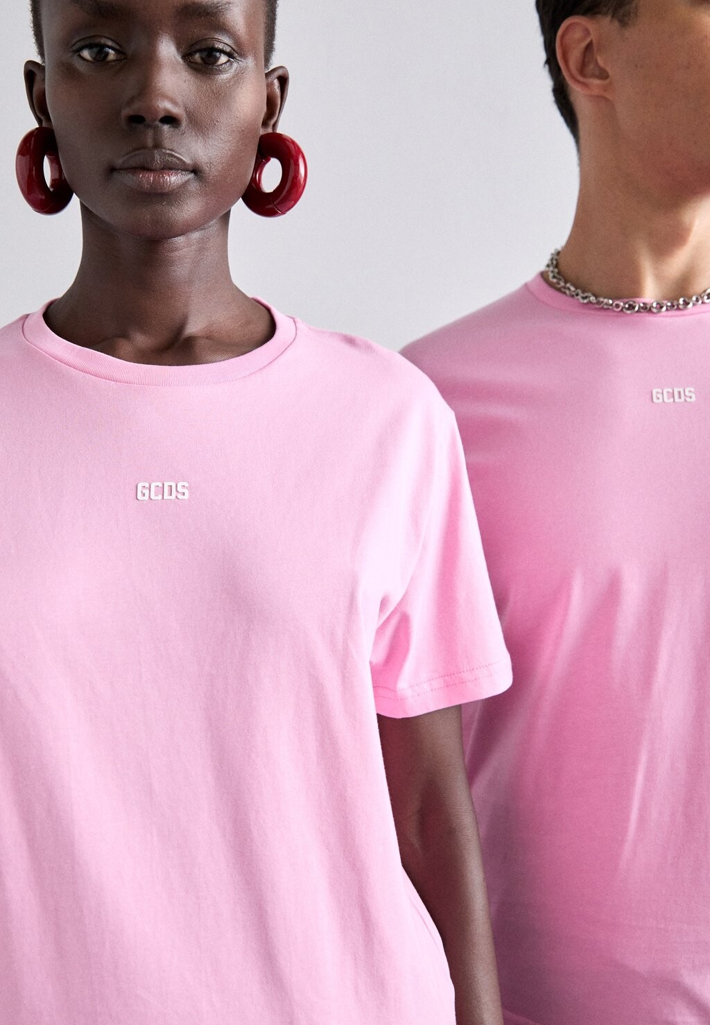 

Базовая футболка LOGO REGULAR UNISEX GCDS, розовый