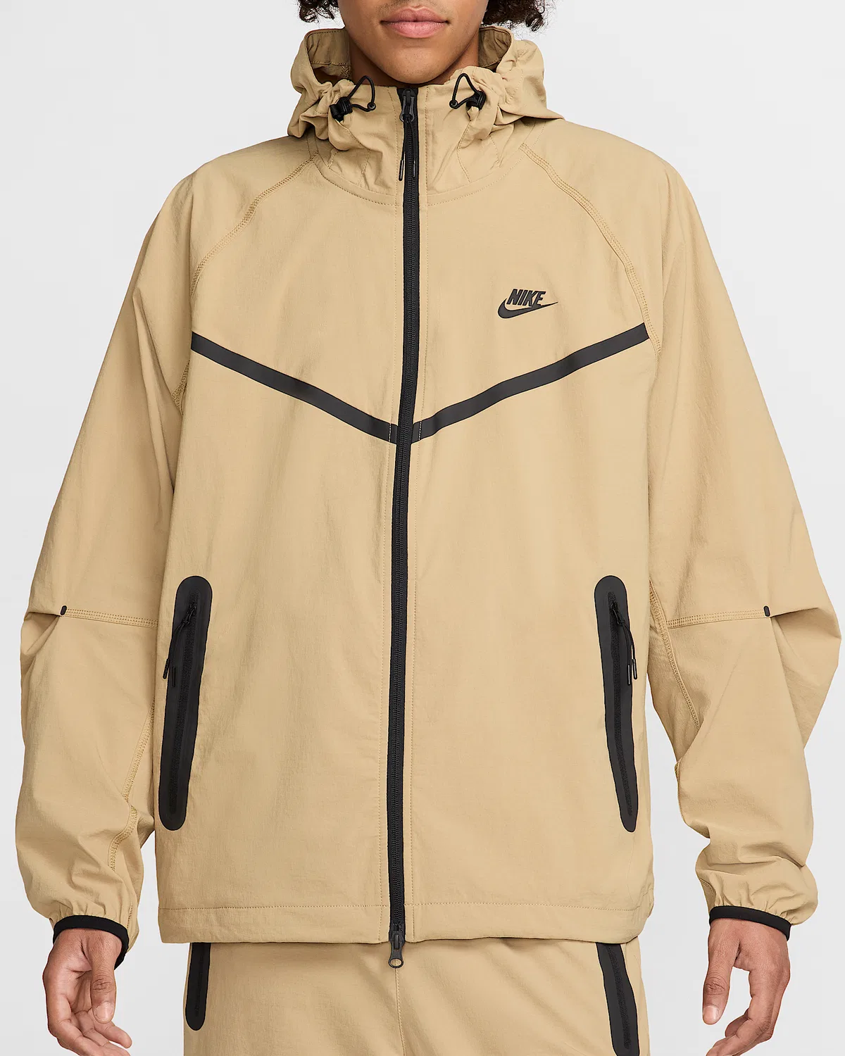 Мужская куртка Nike Tech Woven, Parachute Beige/Parachute Beige/Black — фото 4