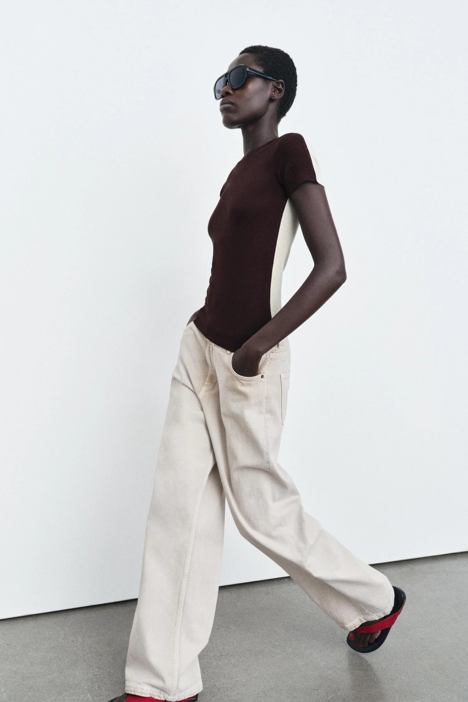 Футболка с коротким рукавом и контрастными элементами Zara, бежево-коричневый — фото 4
