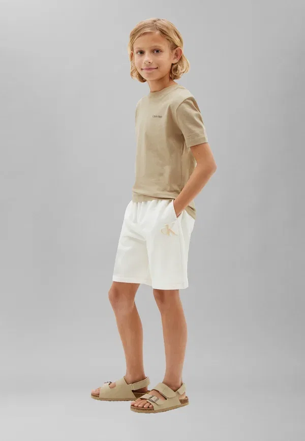 Футболка Calvin Klein Jeans Small Chest Logo Basic T-Shirt, цвет хаки — фото 2