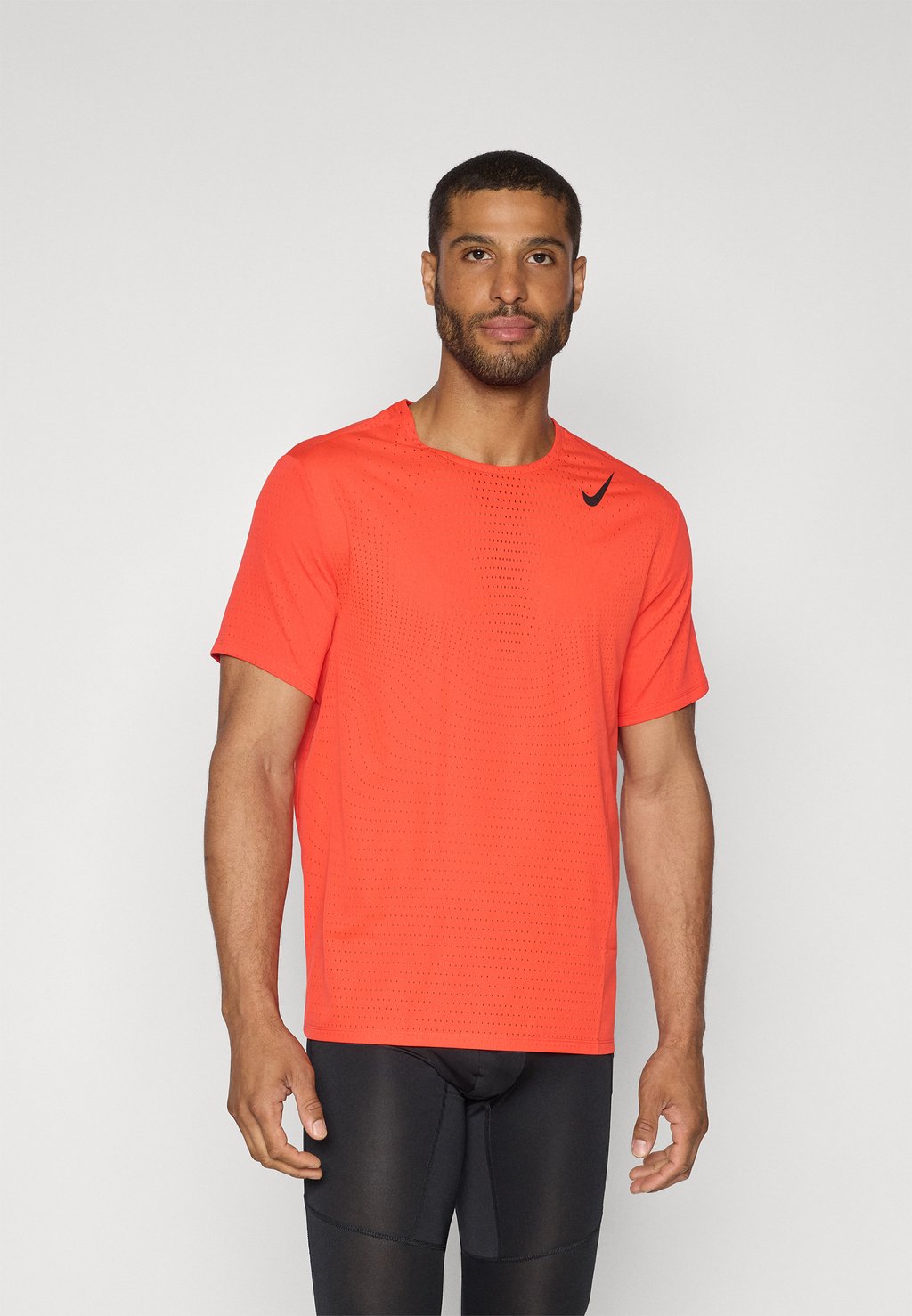 

Спортивная футболка TOP Nike Performance, светло-красный