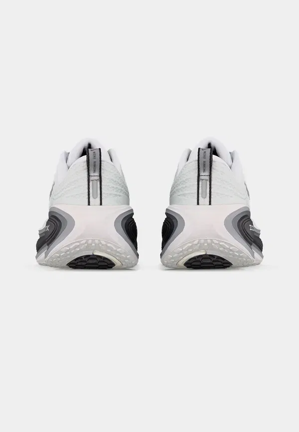 Кроссовки для бега по шоссе Nike Performance Vomero Plus, белый/металлик-серебристый/черный/холодный серый/волчий серый — фото 4