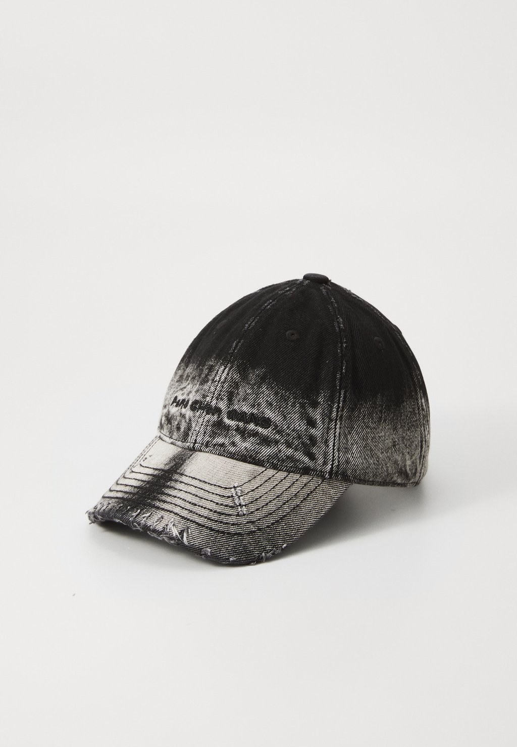 

Бейсболка GRADIENT AGED COWBOY BASEBALL UNISEX Feng Chen Wang, черный
