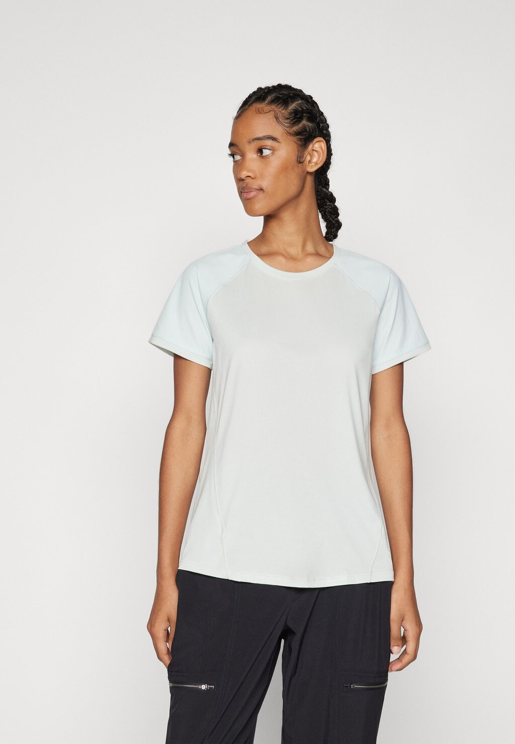 

Спортивная футболка OUTLINE TEE Salomon, синий