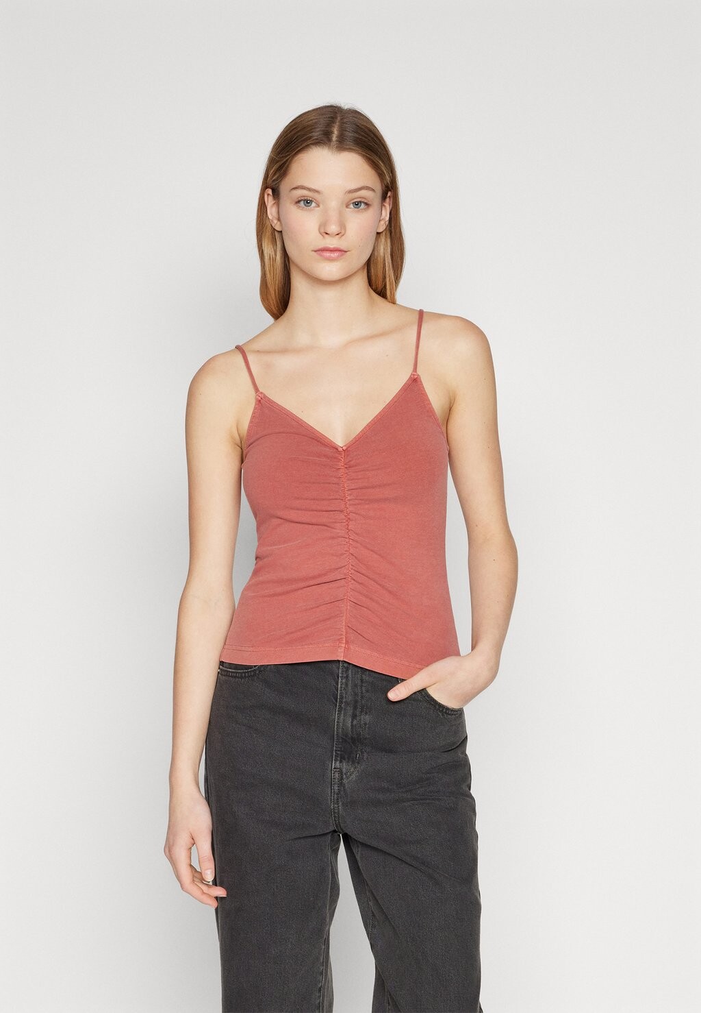 

Майка YARA RUCHED STRAPPY BDG Urban Outfitters, коричневый