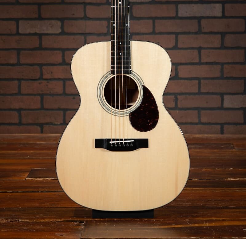 

Акустическая гитара Eastman E10 OM