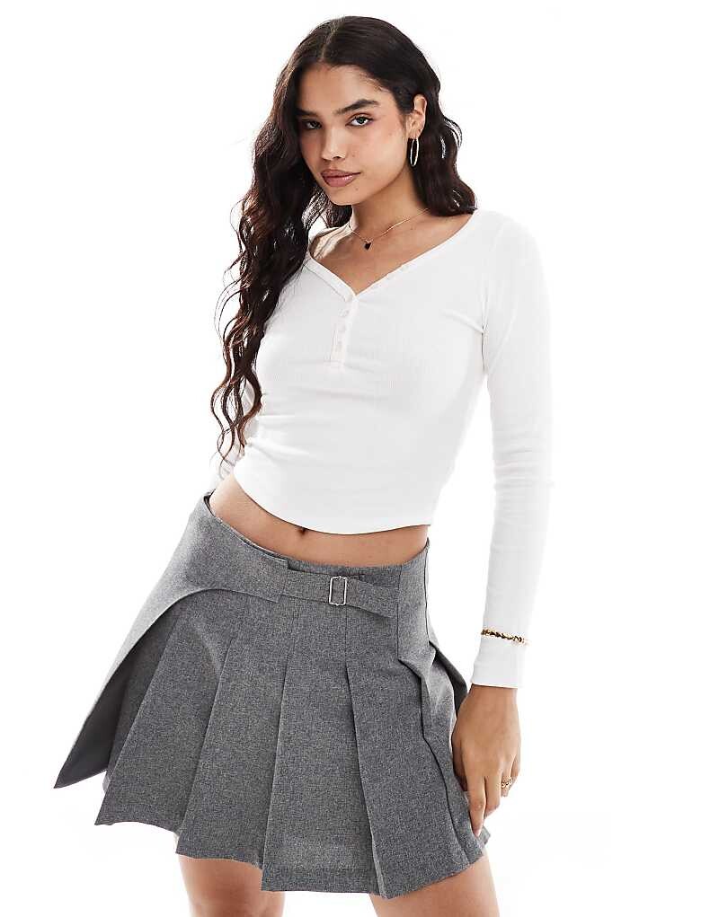 

Stradivarius – STR – Белый топ с длинными рукавами и планкой на пуговицах