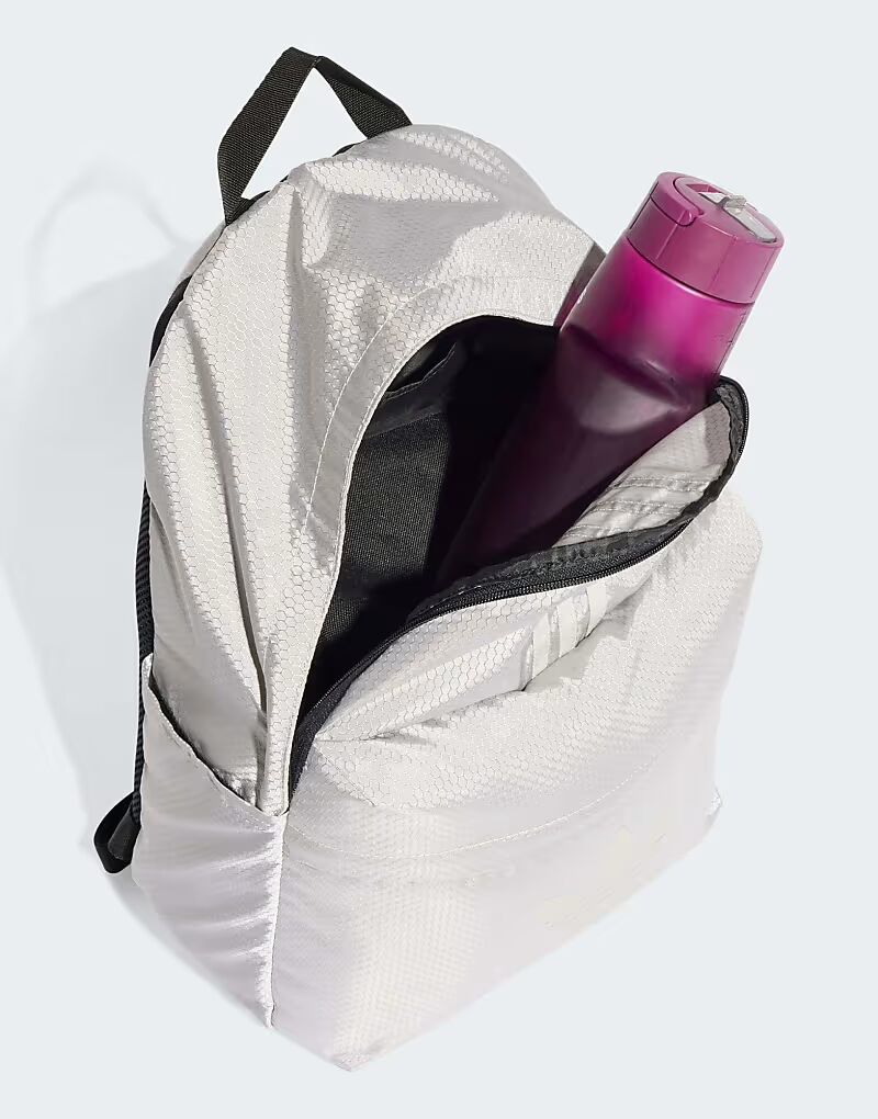 

Рюкзак Adidas Originals в сером цвете и черном цвете