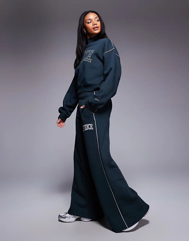 

Широкие брюки-джоггеры Nike с ретро-логотипом темно-зеленого цвета