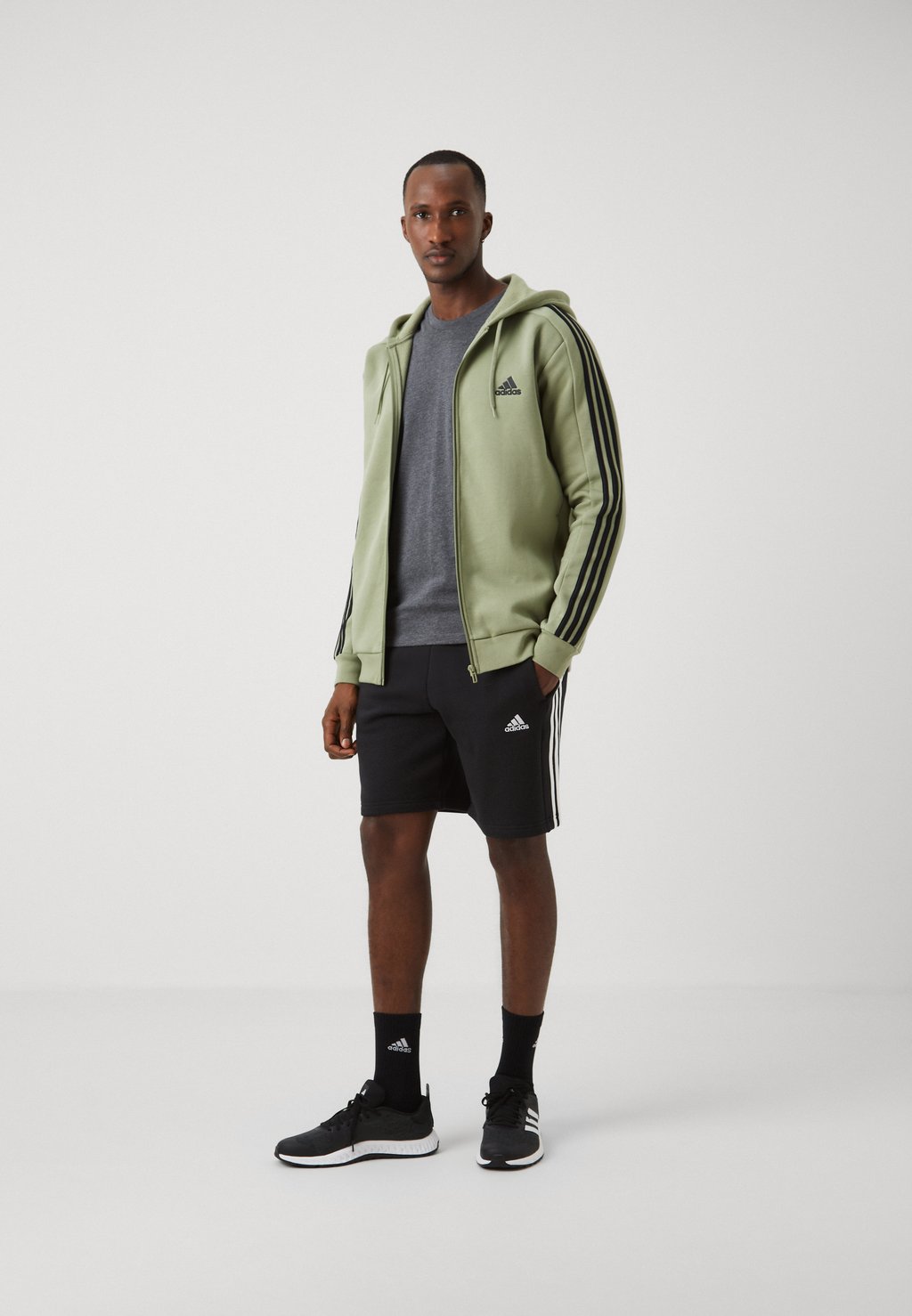 

Толстовка на молнии ESSENTIALS 3 STRIPES FULL ZIP adidas Sportswear, зеленый