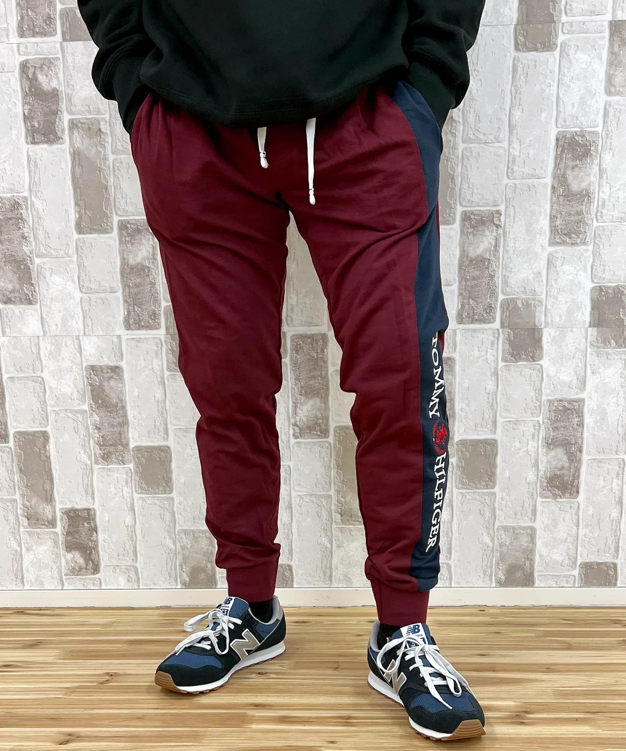 Спортивные штаны с вышивкой Tommy Hilfiger, винный
