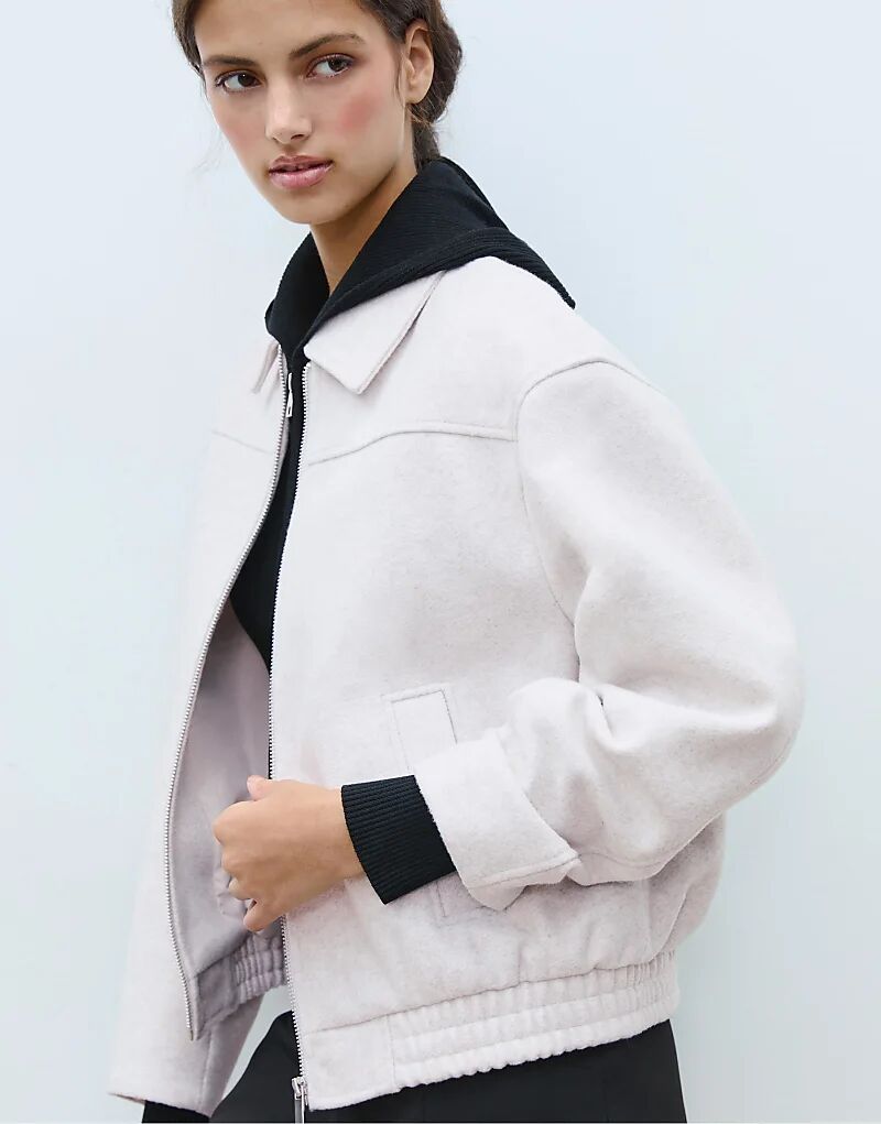 

Куртка-бомбер Stradivarius Soft-touch цвета экрю