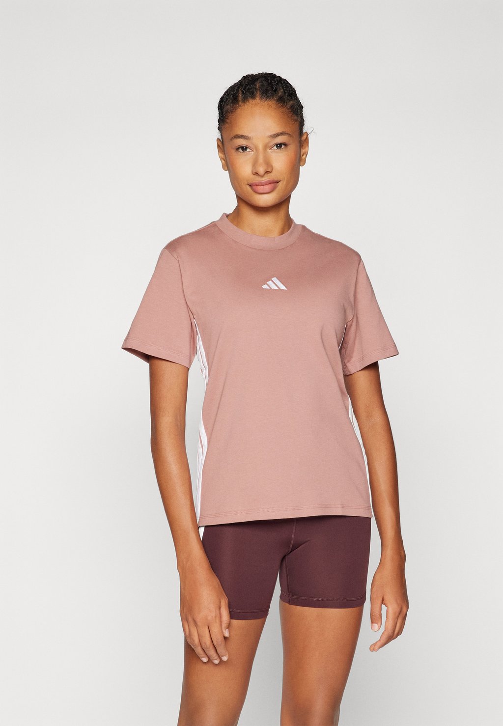 

Футболка с принтом adidas Sportswear, светло-коричневый