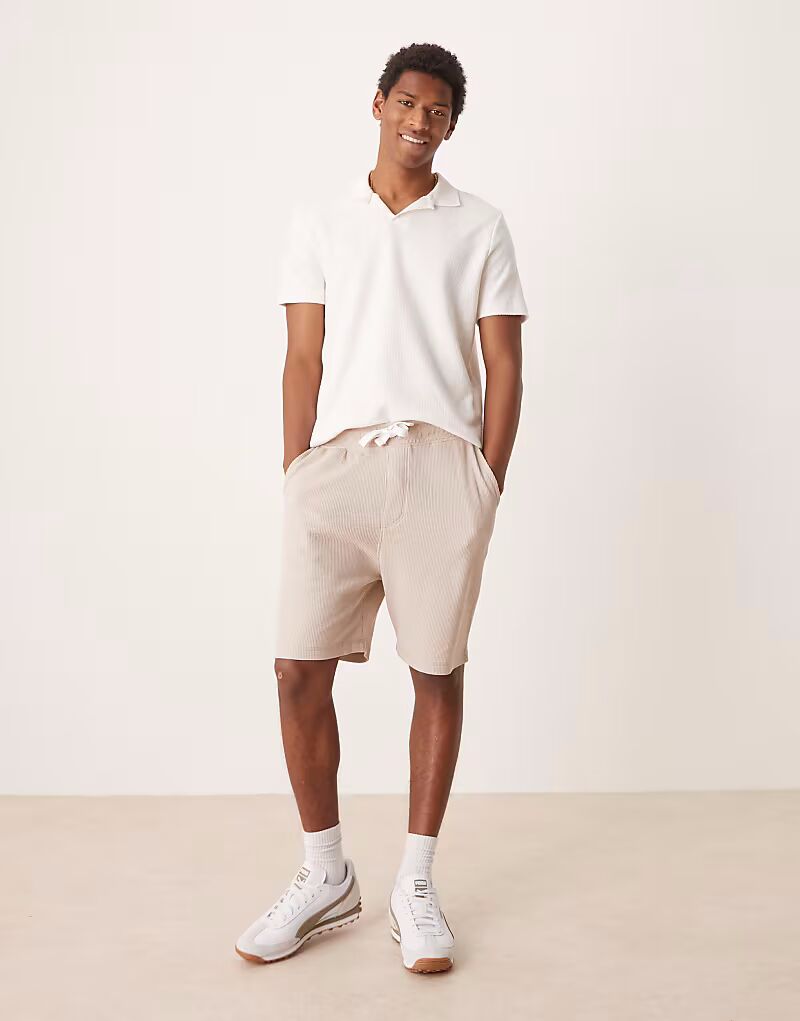 

Шорты свободного кроя ASOS DESIGN бежевого цвета
