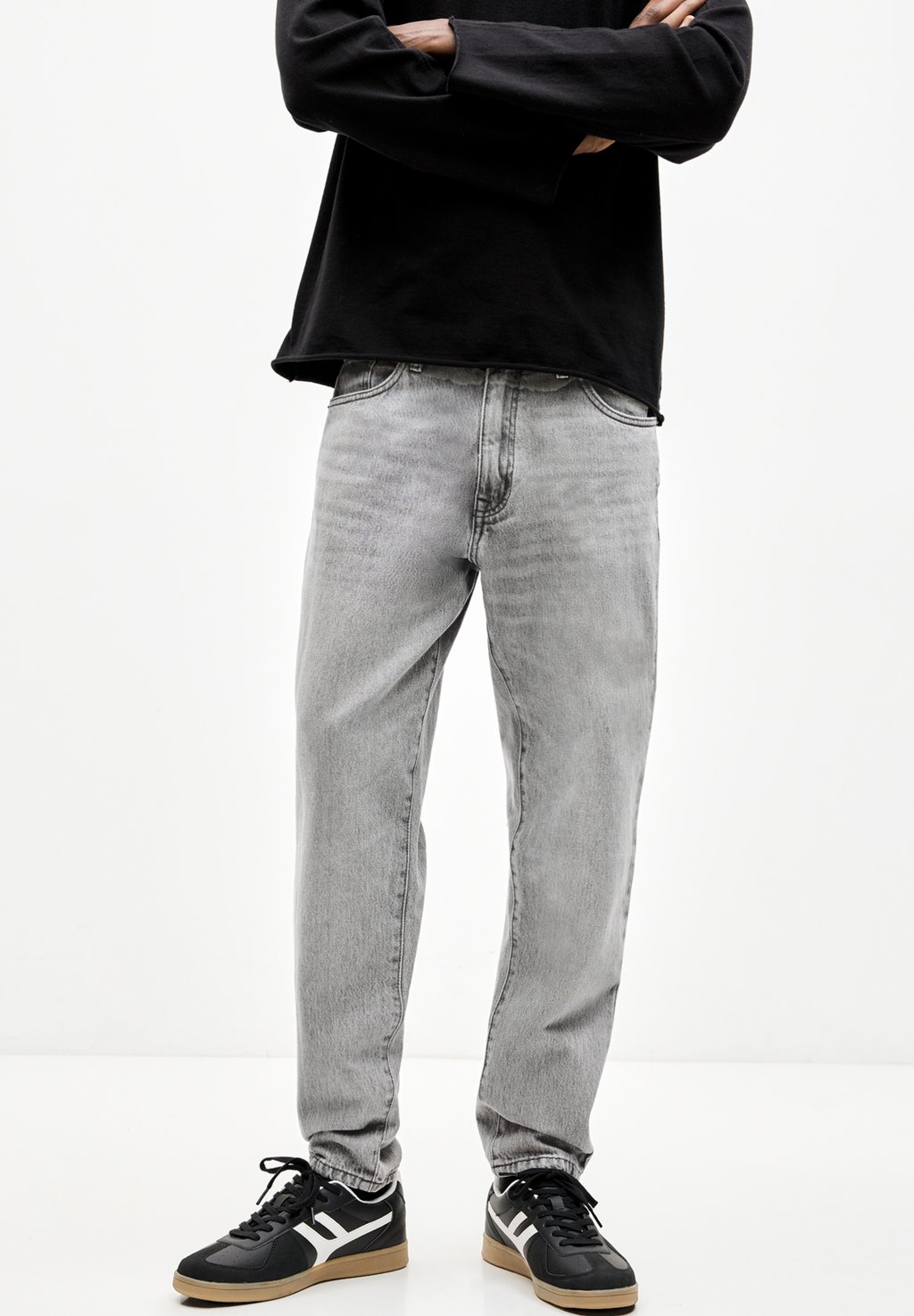 

Джинсы облегающего кроя STANDARD PULL&BEAR, светло-серый