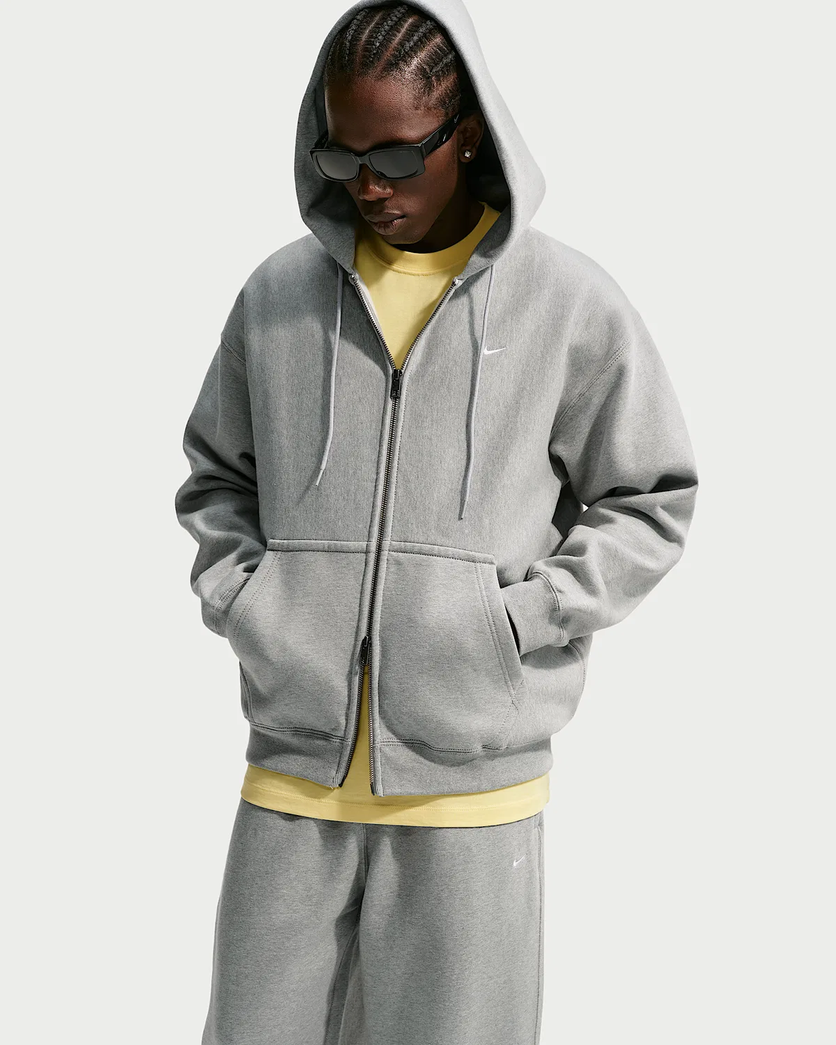 Мужская флисовая кофта на молнии Nike Solo Swoosh, Dark Grey Heather/Light Smoke Grey/White — фото 3