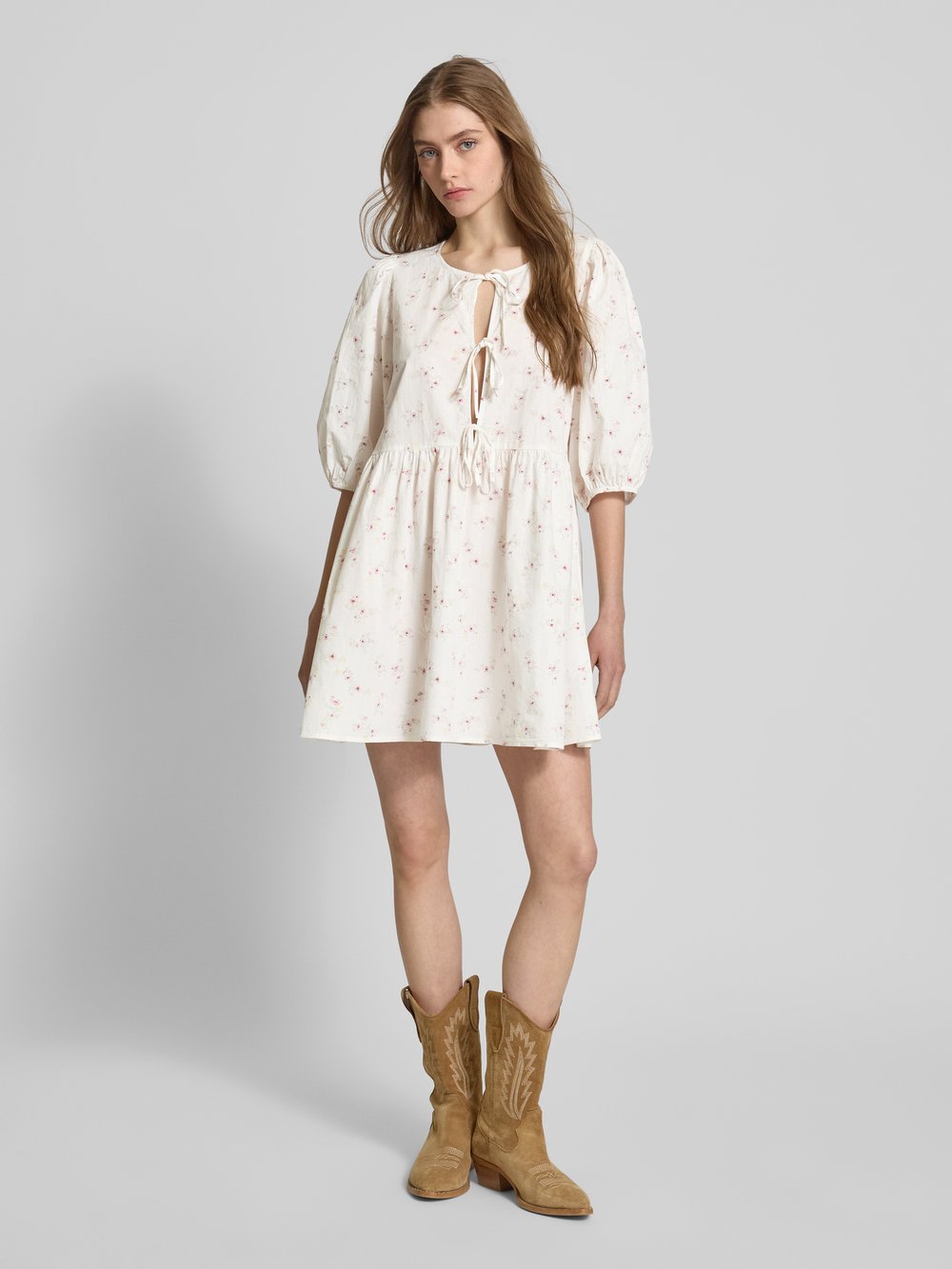 

Мини-платье со шнуровкой Gina Tricot, белый