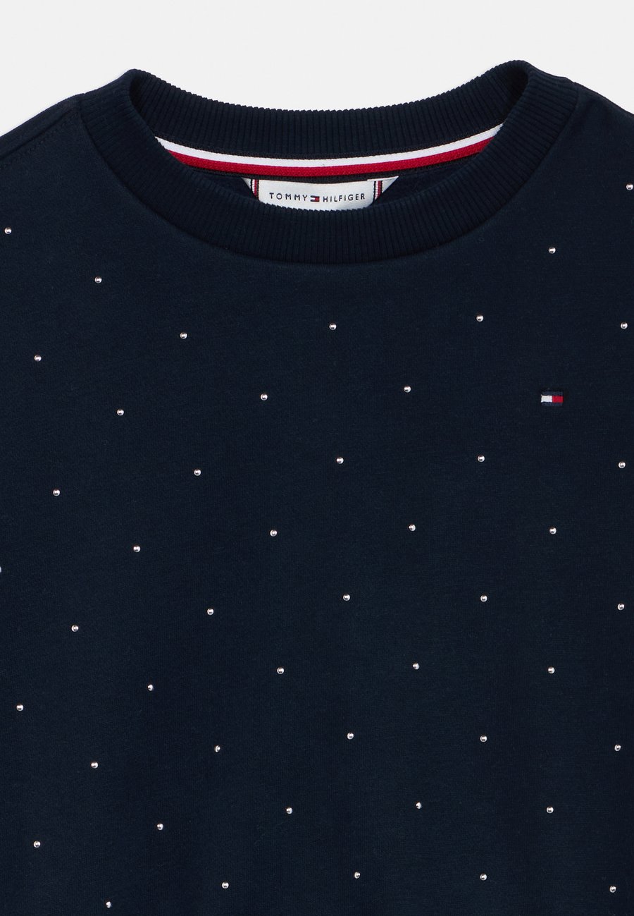 Толстовка Tommy Hilfiger FESTIVE STUD RELAXED FLEECE SWEATSHIRT, Dark Night Navy/Dark Blue — фото 3