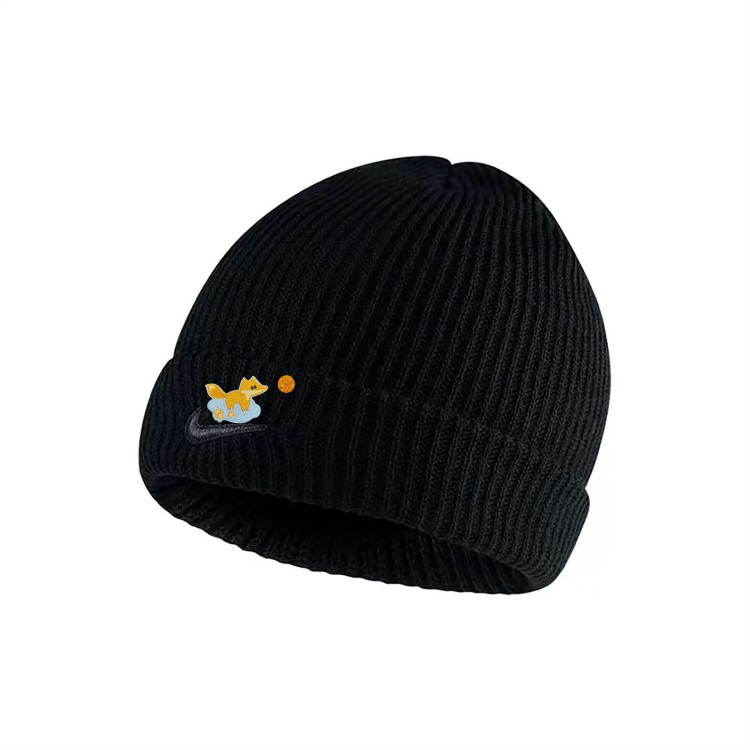 

Унисекс черная шапка-бини Nike из полиэстера