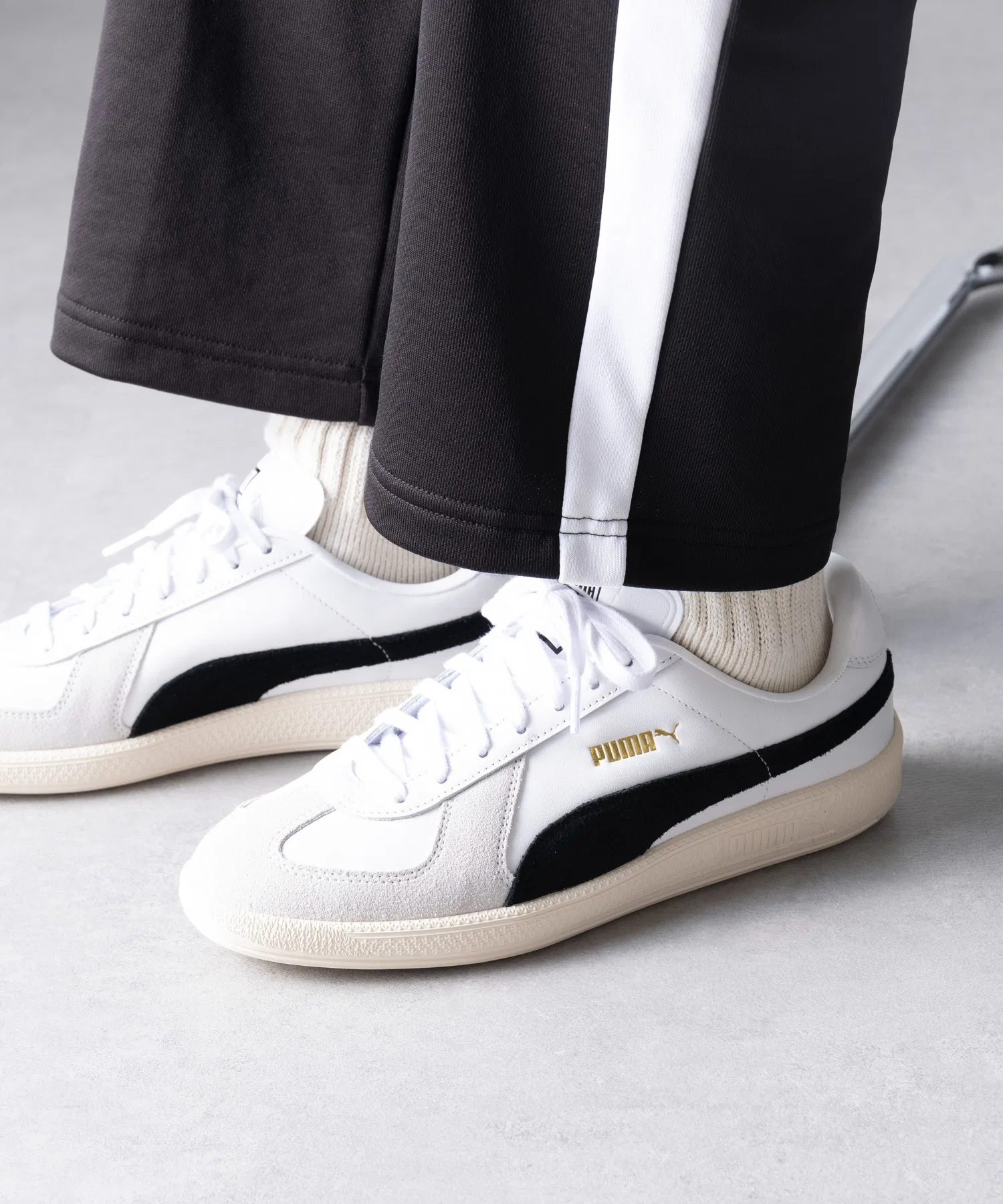 Унисекс кроссовки PUMA Army Trainer из кожи белые