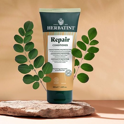 Кондиционер для восстановления Bio Repair Conditioner 200 мл Питает и восстанавливает поврежденные сухие волосы 99% натуральных ингредиентов с экстрактами моринги и оливы Herbatint — фото 2