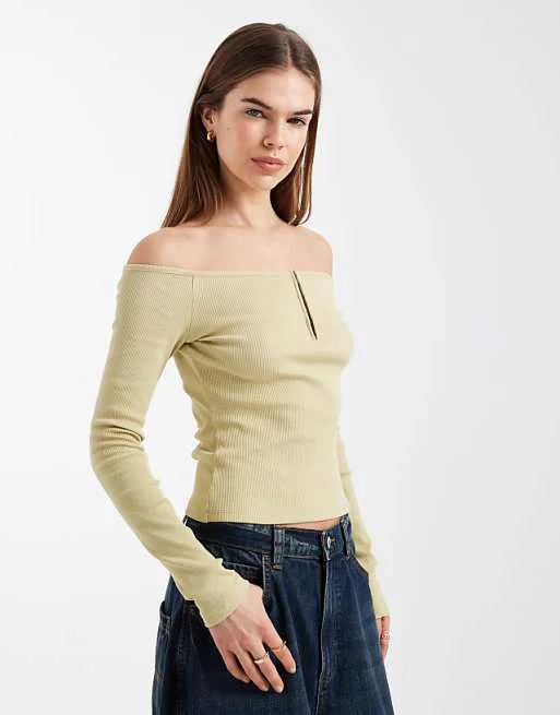 

Светло-зеленый топ с открытыми плечами и крючками ASOS DESIGN