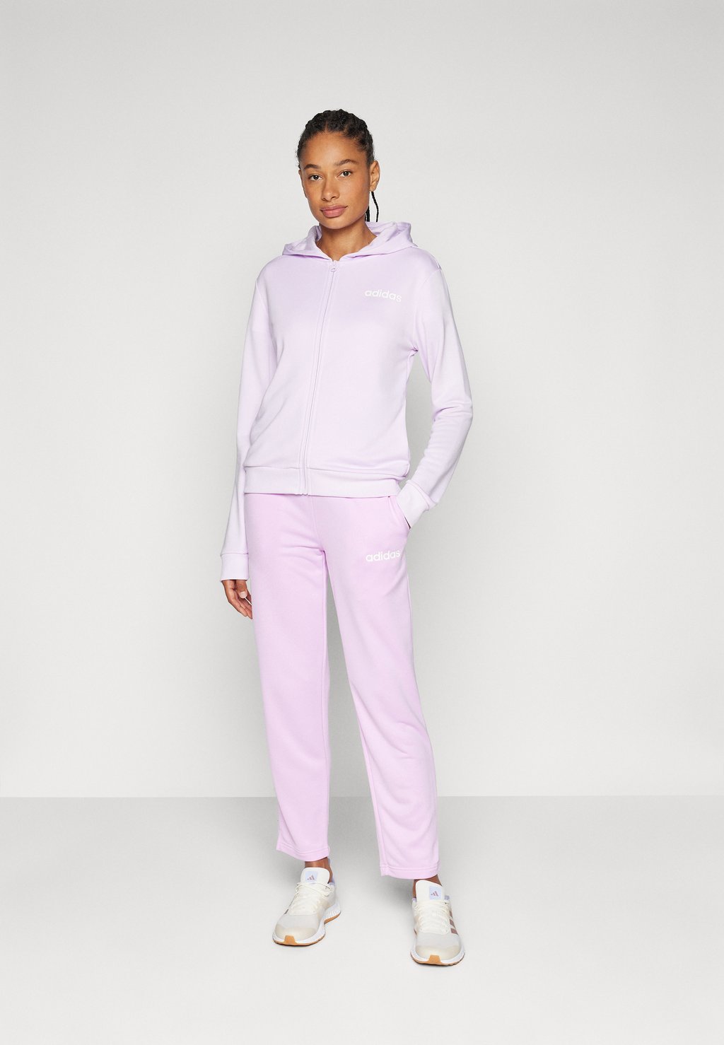 

Спортивный костюм ESSENTIALS LINEAR SET adidas Sportswear, сиреневый