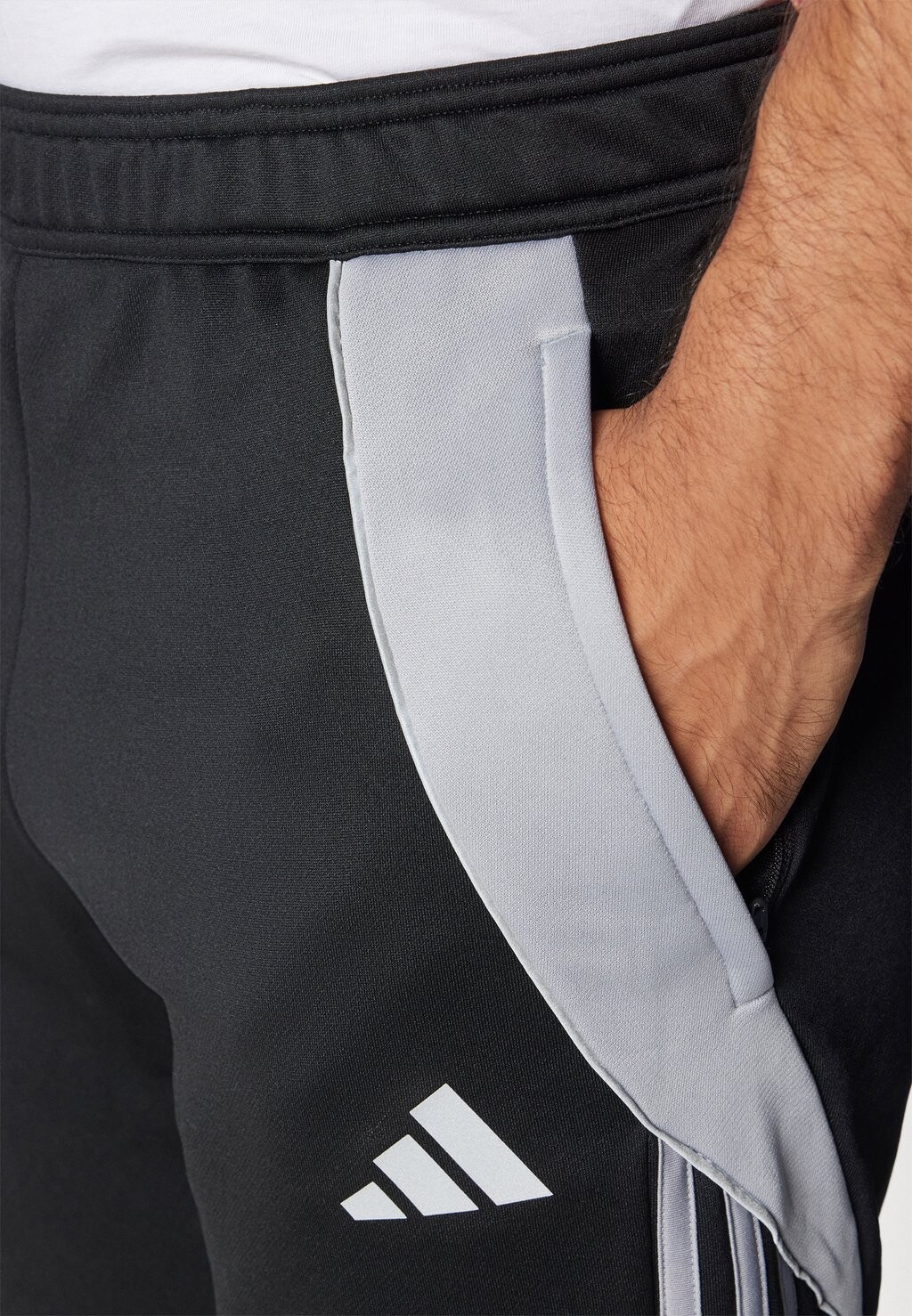 

Брюки тренировочного костюма Tiro Winterized Pant adidas Performance, черный