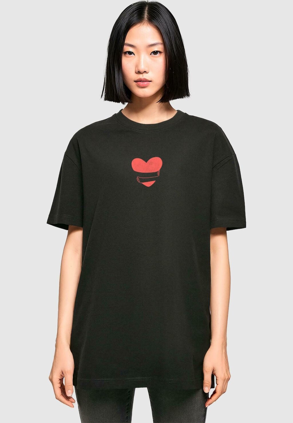 

Футболка с принтом HUGS & LOVE HEART HUG BOYFRIEND Merchcode, черный