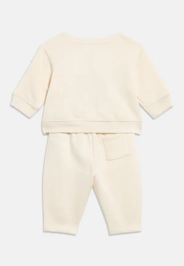 Комплект спортивного костюма Baby vintagesoft brannan bear outfit set tracksuit Gap, цвет слоновая кость — фото 2