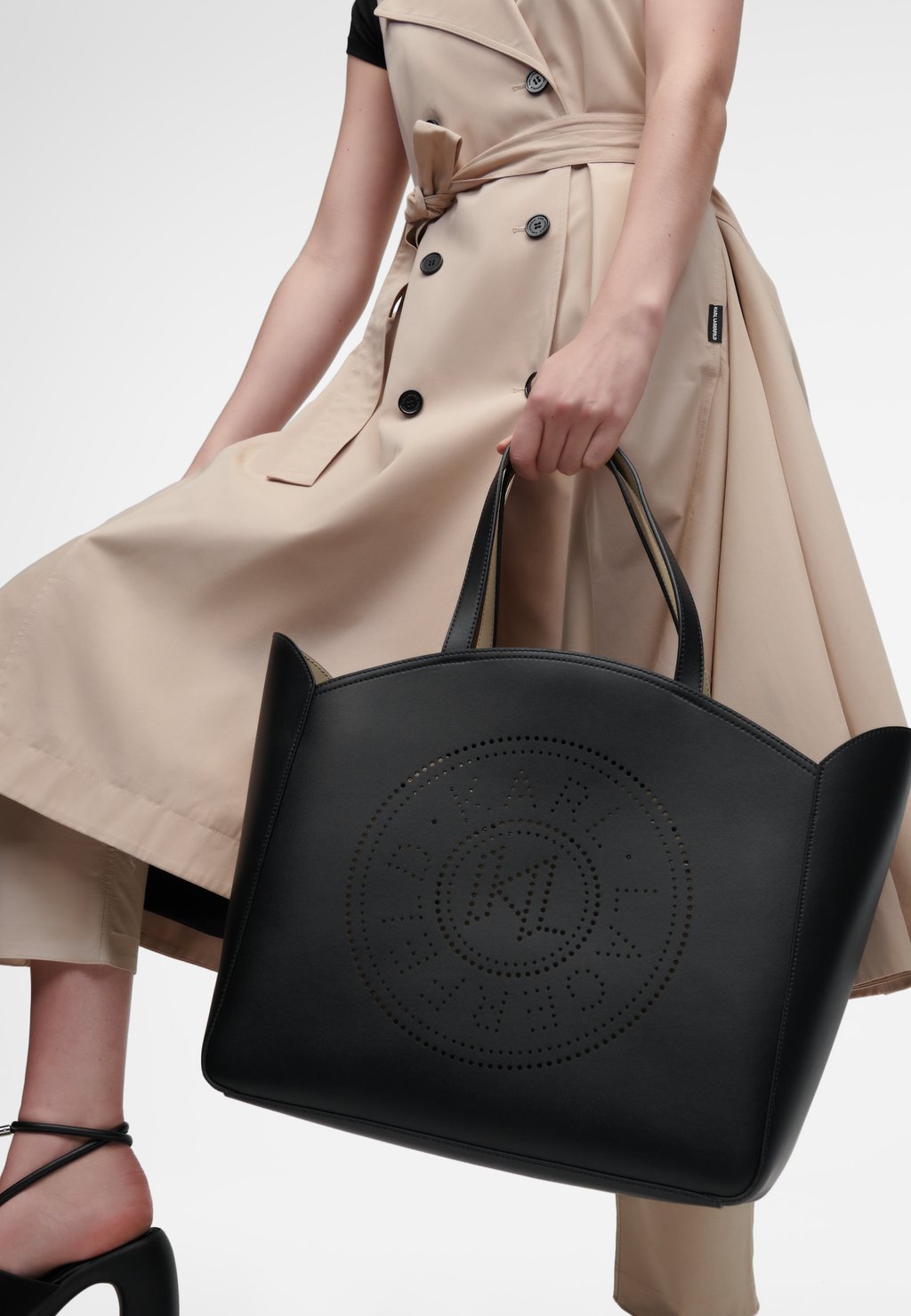 

Сумка-тоут CIRCLE LARGE KARL LAGERFELD, черный