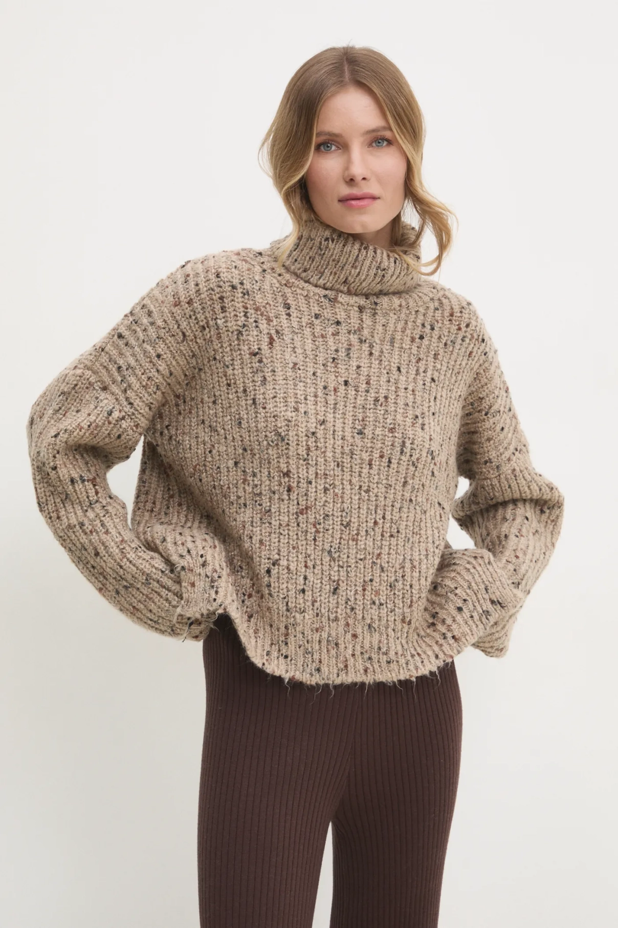 

Шерстяной свитер Answear Lab, бежевый