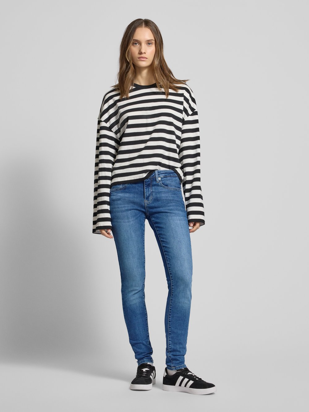 

Джинсы облегающего кроя с пятью карманами, модель «SOPHIE» Tommy Jeans, темно-синий