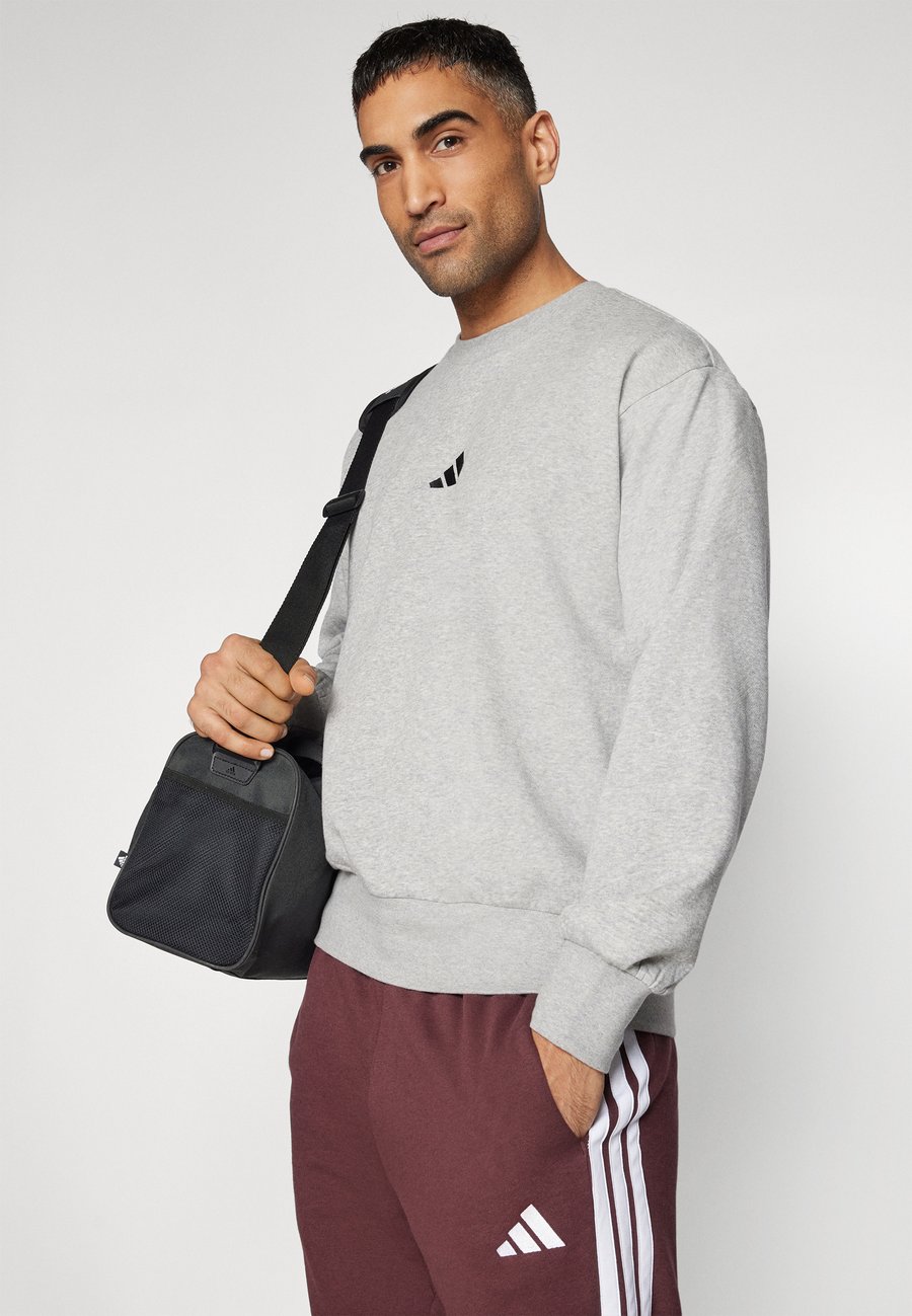 Толстовка Adidas Sportswear M FEELCOZY SWT, Medium Grey Heather Black/Grey — фото 3