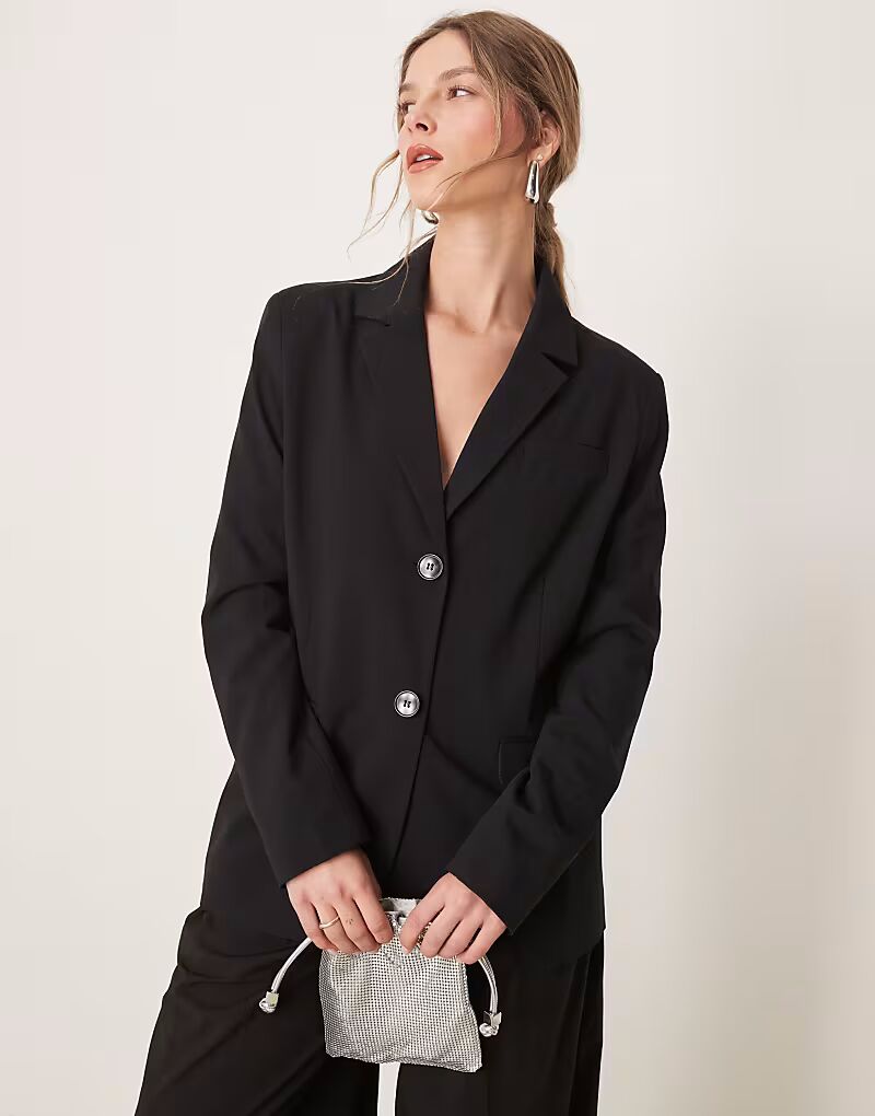 

Незаменимый блейзер свободного кроя от Miss Selfridge черного цвета