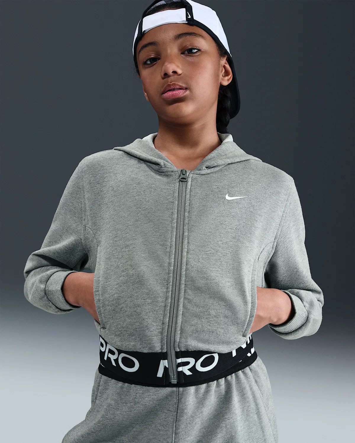 Детская (девичья) флисовая кофта Nike Pro Fleece Dri-FIT на молнии, Carbon Heather/Dark Steel Grey/Black/White