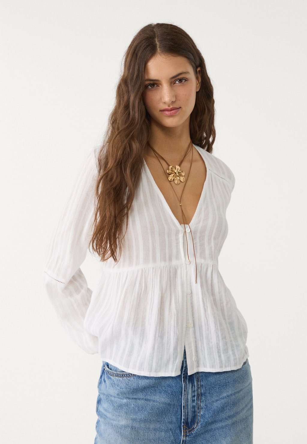 

Блуза FLOWING WITH TRIMS Stradivarius, белый