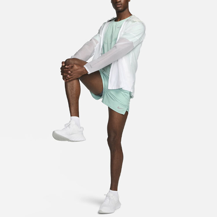 Футболка мужская изумрудная Nike, цвет Emerald — фото 3