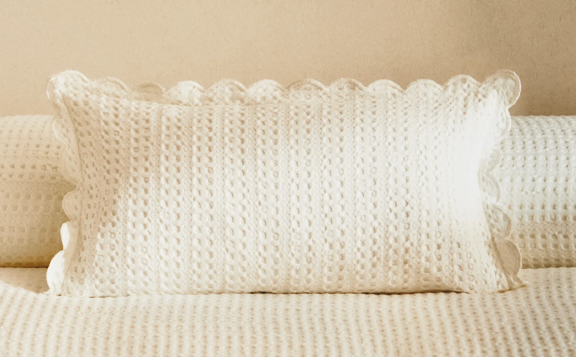 

Детский чехол на подушку с фестончатой ​​отделкой Zara Home, цвет Cream